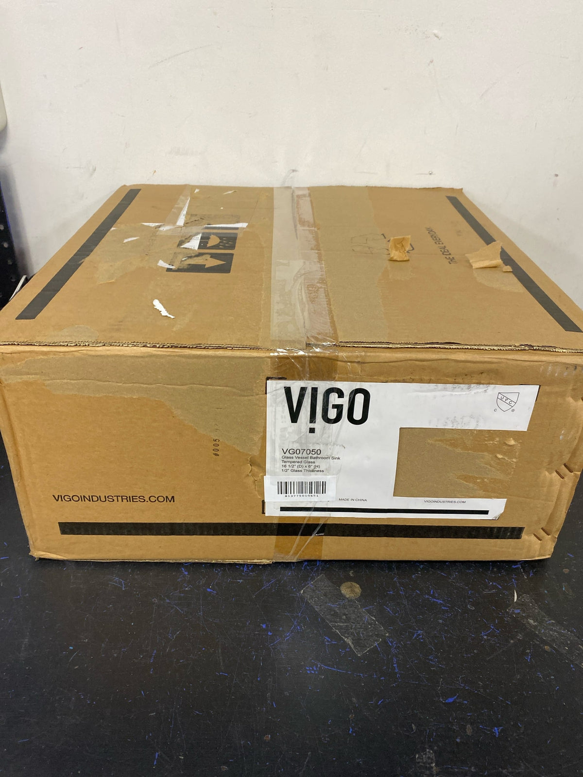 VIGO Giovanni 17"L x 17"W "6"H Over the Counter Glass Round Vessel Bathroom Sink in Golden Brown -VG07505