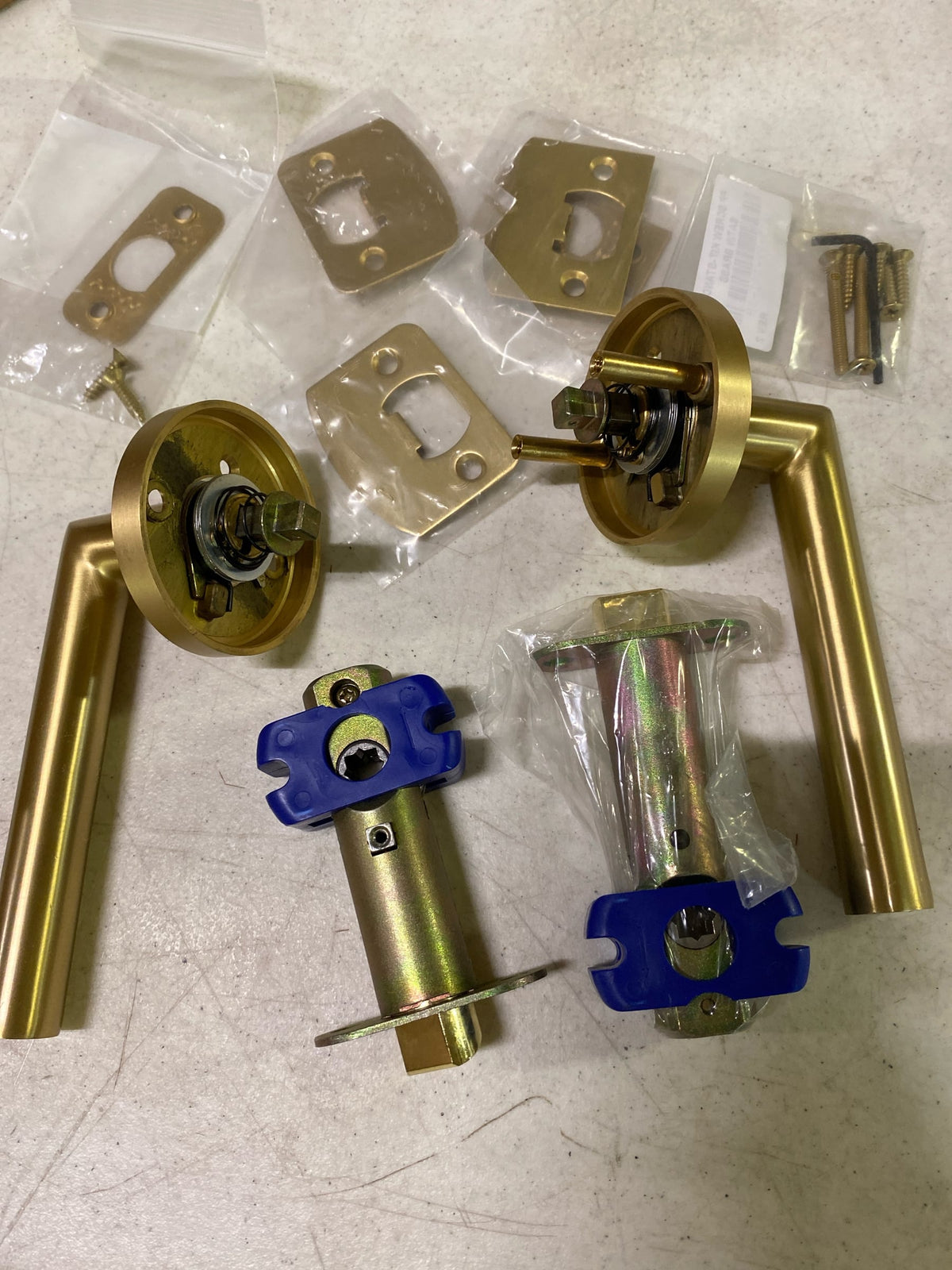 EMTEK Disk Rosette Passage Set with Matching Finish Stuttgart Lever - Choice of Left/Right Handing and 7 Finishes - 5109STURHUS4 - Right Handed (RH) - Satin Brass (US4)