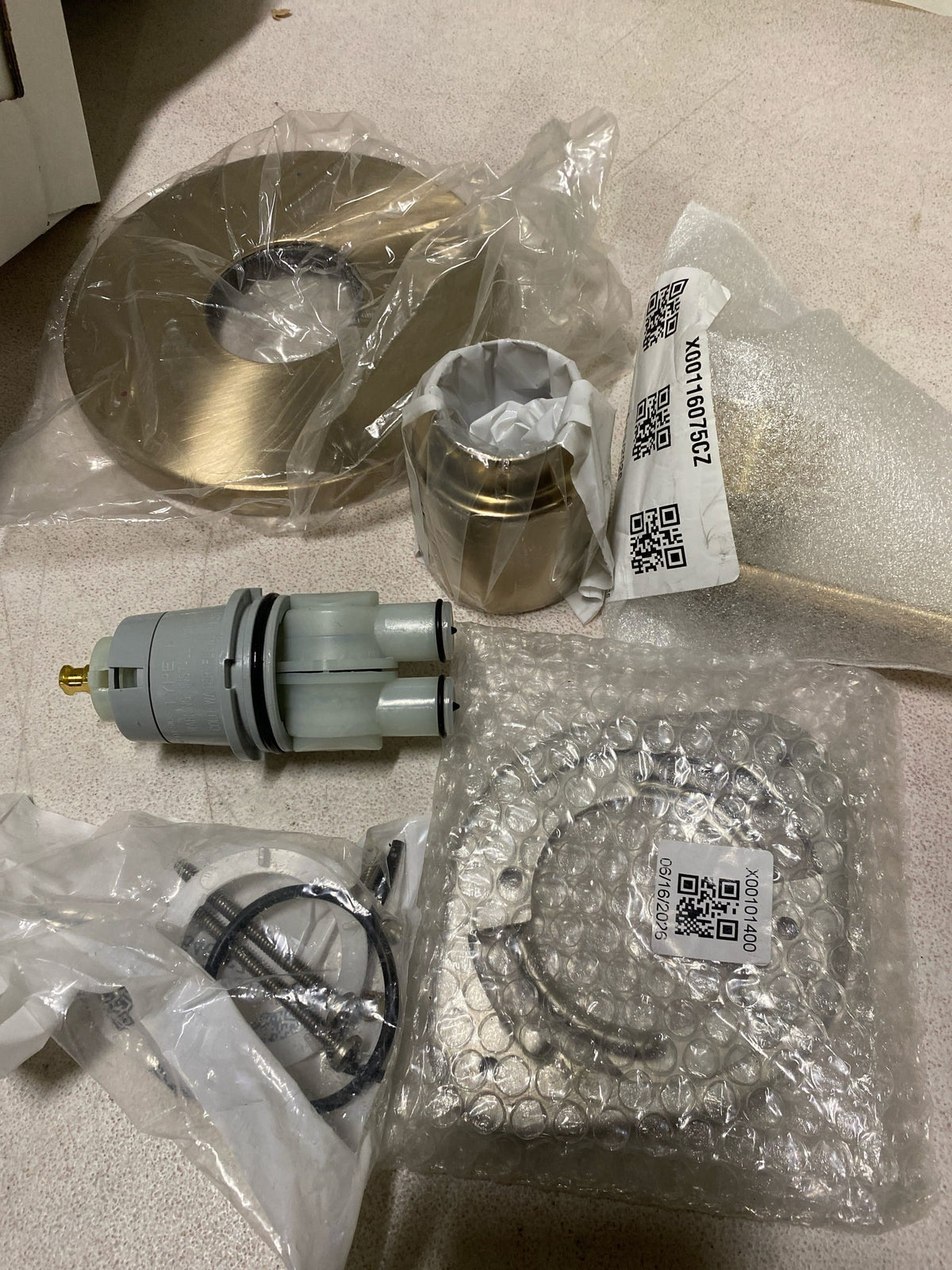 Delta T14062-CZ Lineax Monitor 14 Series Single Function Pressure Balanced Trim Only - Less Rough-In Valve - Champagne Bronze