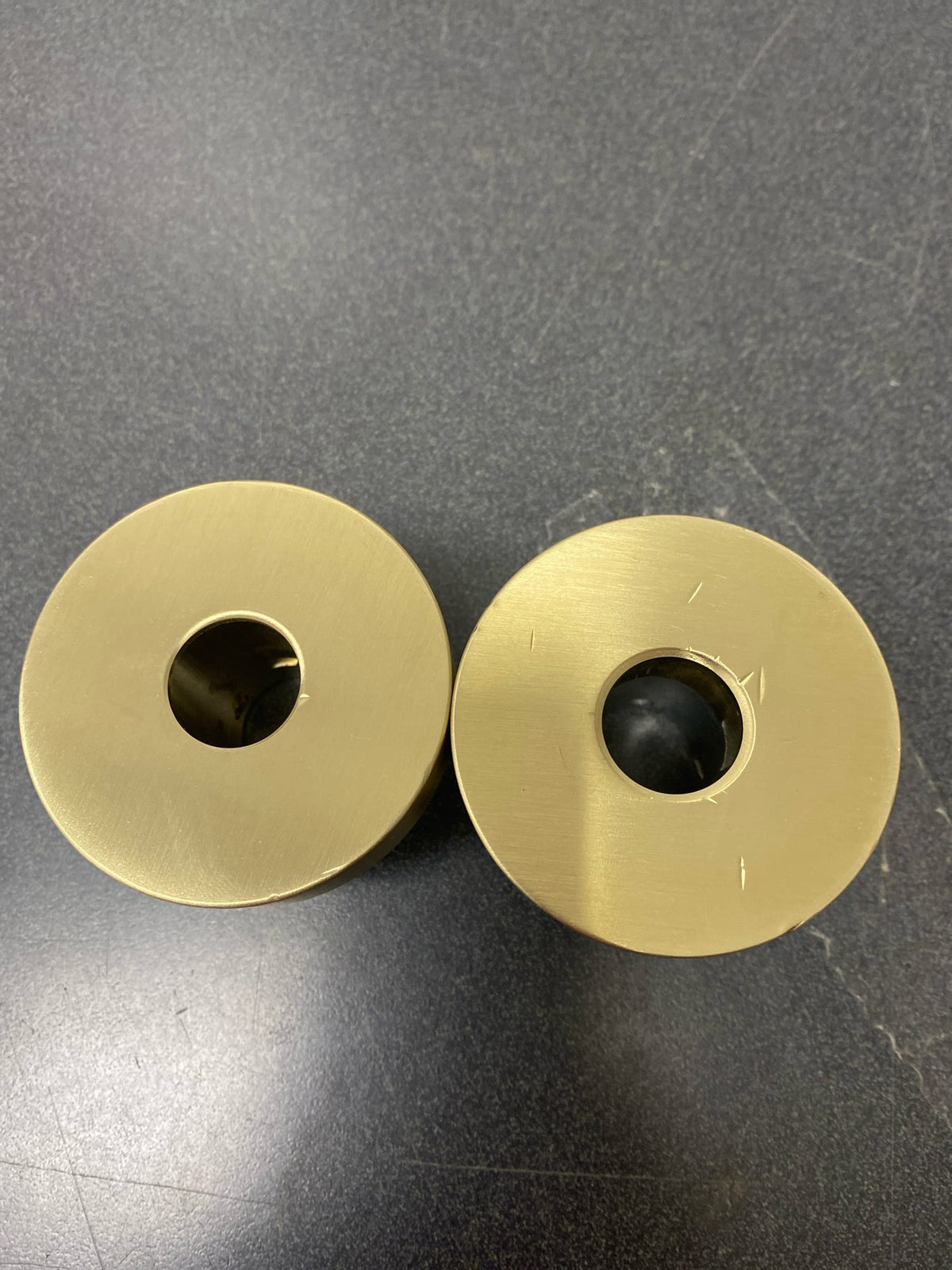 Baldwin ENCONCRR044 Modern Single Cylinder Keyed Entry Door Knob Set with Modern Round Rose from the Reserve Collection - Lifetime Satin Brass