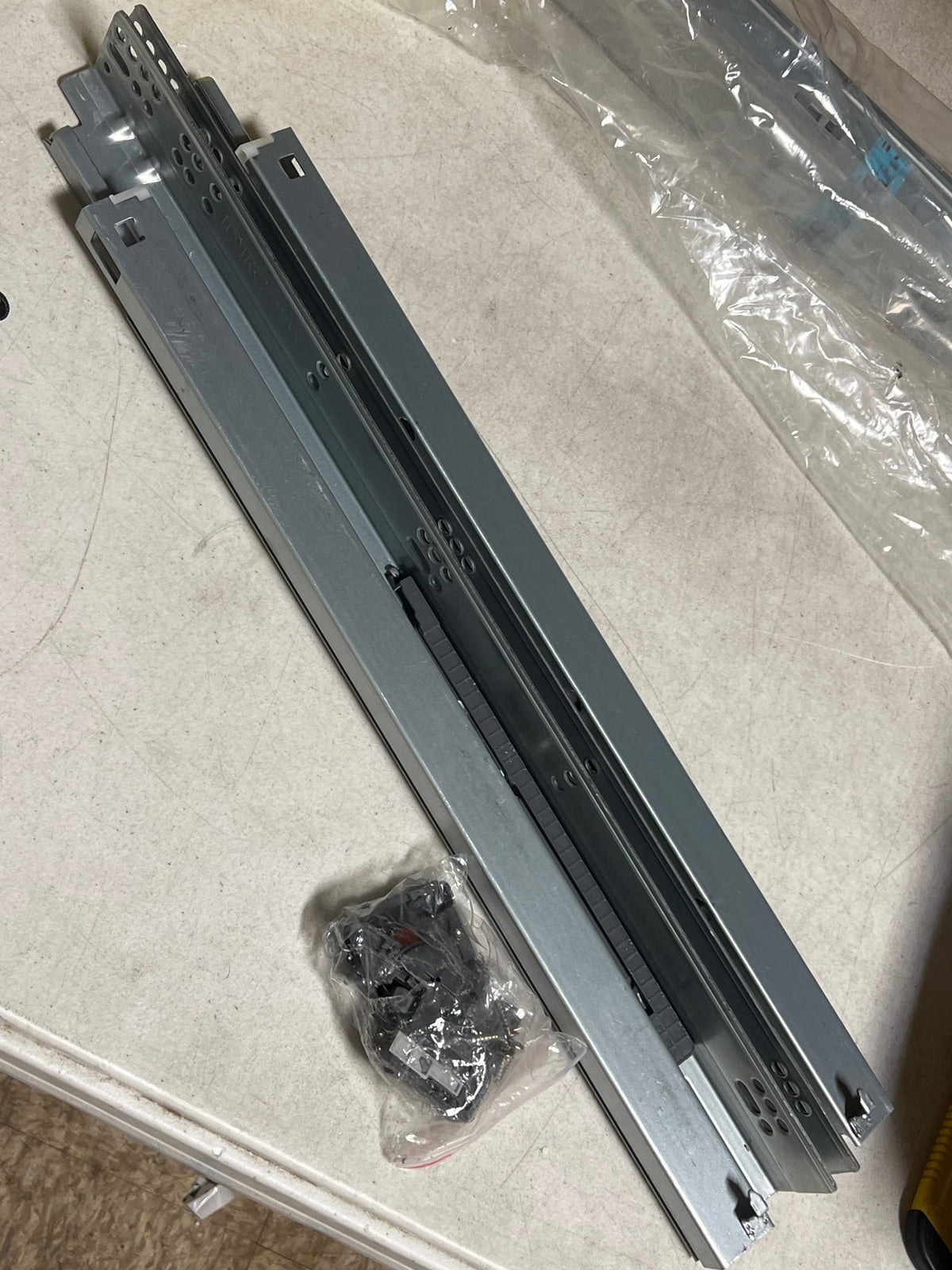 Dtc SS20DD533H1 Soft-close Full Extension Zinc Drawer Slide with Locking Clips, 21 in, 75 lb Weight Rating, PR