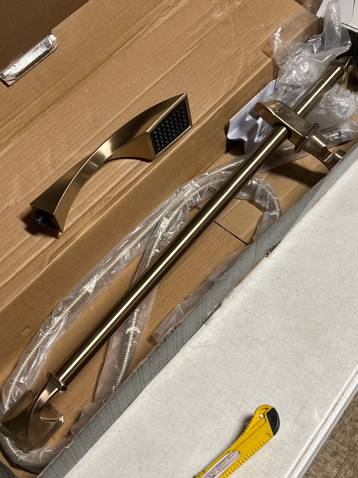DELTA FAUCET 85730-GL Delta Tub and Shower Faucets and Accessories, Luxe Gold