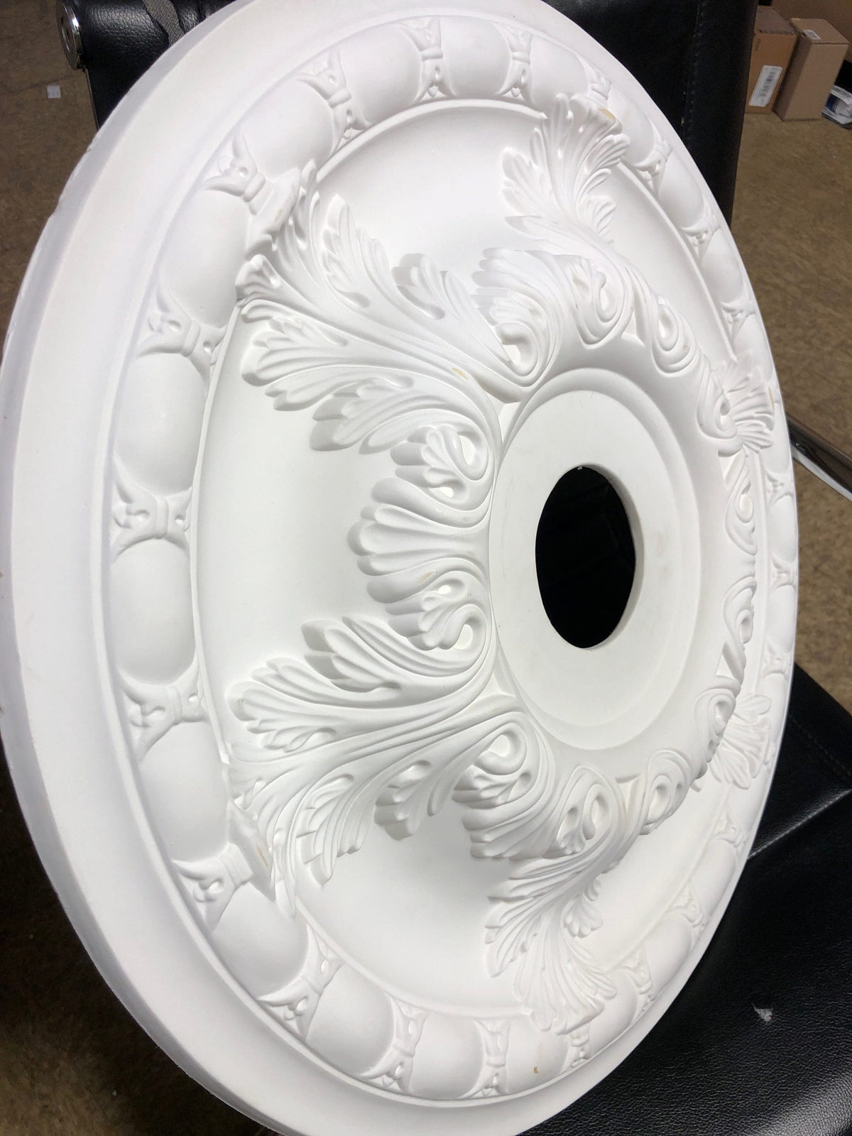 Hampton bay 805144 24 in. White Ceiling Medallion