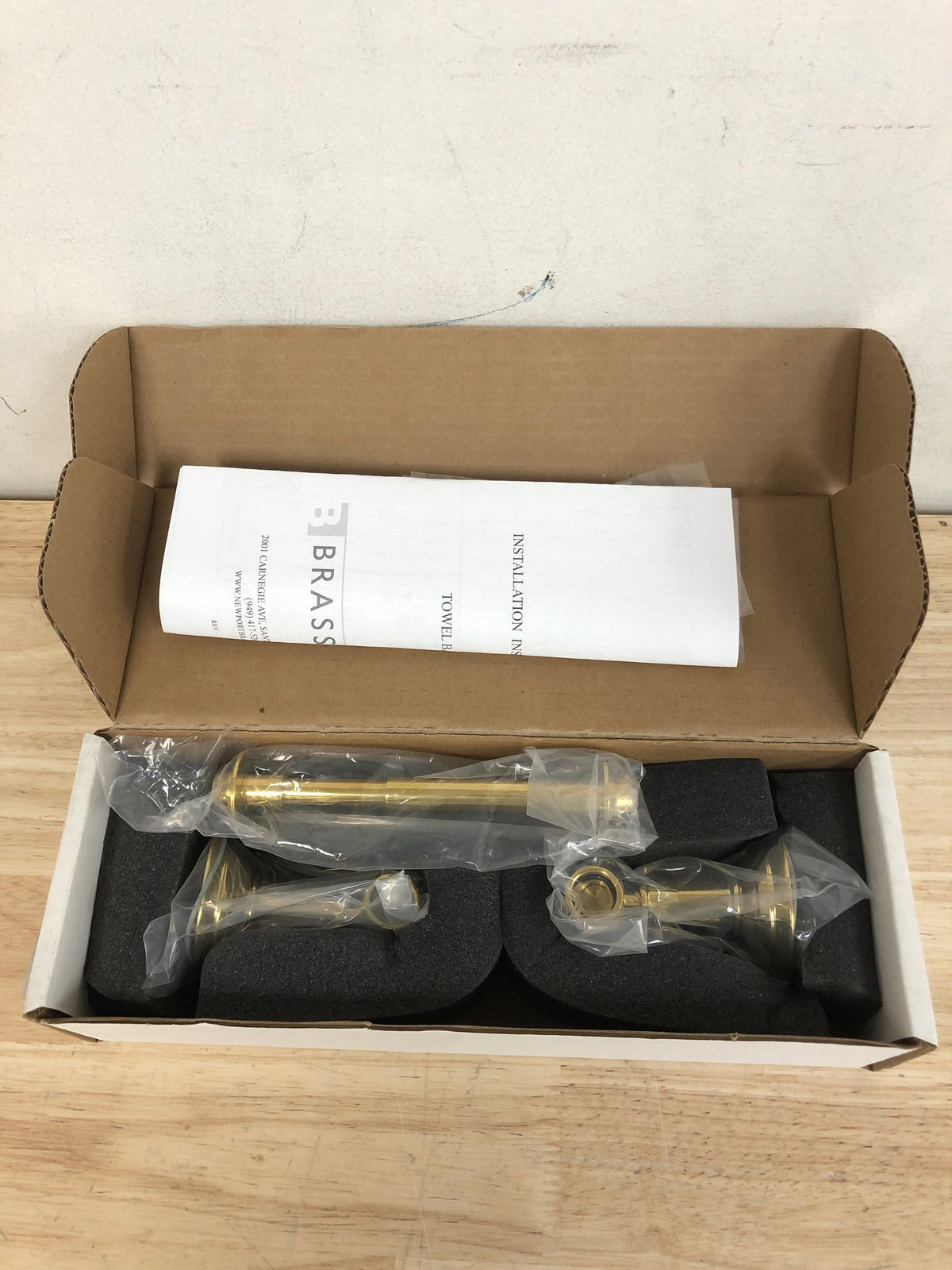 Newport Brass 34-28/03N Double Post Tissue Holder from the Aylesbury and Jacobean Collections - Polished Brass Uncoated (Living)