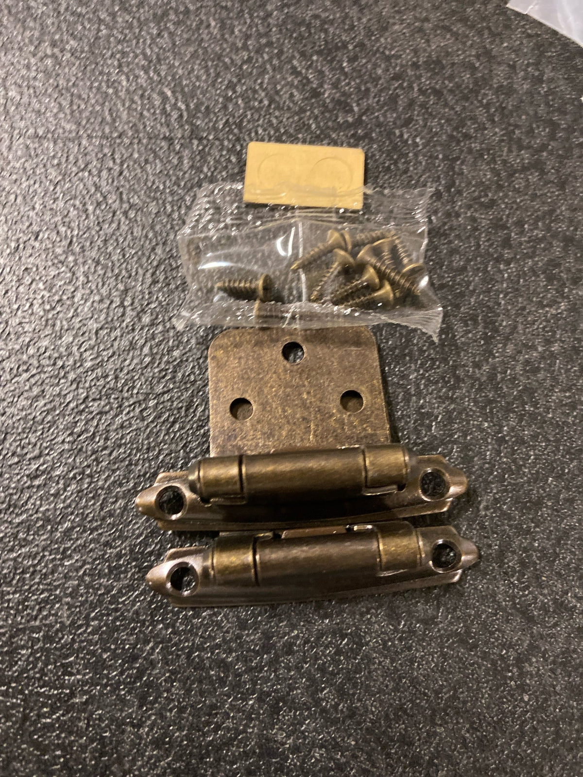Hickory Hardware P144-AB Variable Overlay Traditional Cabinet Door Hinge with 170 Degree Opening Angle and Self Close Function - Pair - Antique Brass