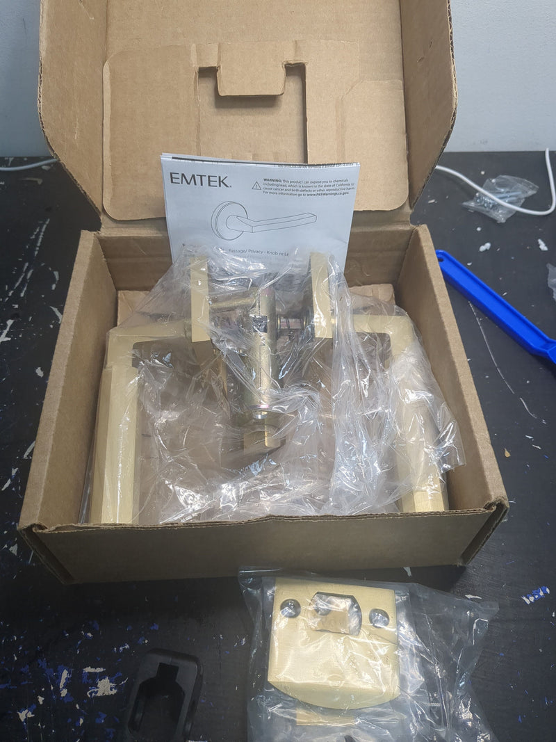 Emtek 5210US4.LSUS4.KNUS4.LH Knurled L-Square Left Handed Privacy Door Lever Set with Square Rose from the SELECT Brass Collection - Satin Brass