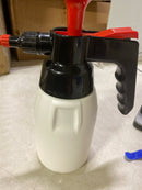 Walter 53L120 Polyethylene Bottle– 0.75 L Industrial Pump Sprayer with Adjustable Nozzle, Thick Walled Cleaning Sprayer. Janitorial Supplies