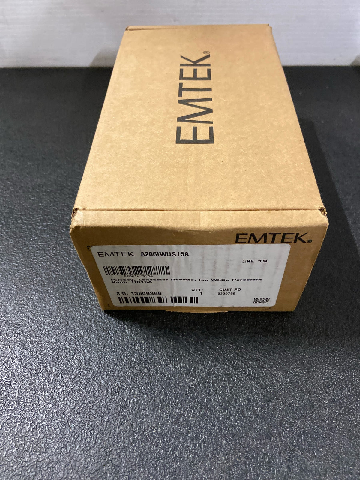 Emtek 8206IWUS15A Privacy, Lancaster Rosette, Ice White Knob, US15A