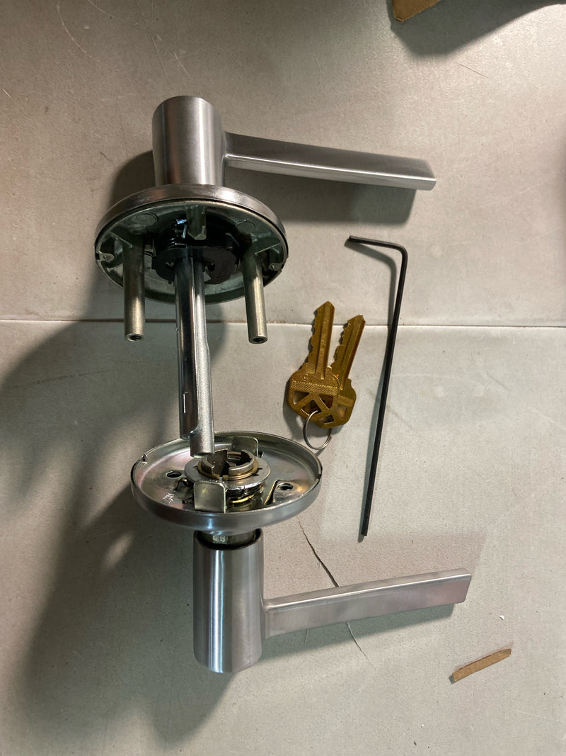 Kwikset 405LRLRDT-26DS Ladera Keyed Entry Single Cylinder Door Lever Set with SmartKey Technology from the Signature Series - Satin Chrome