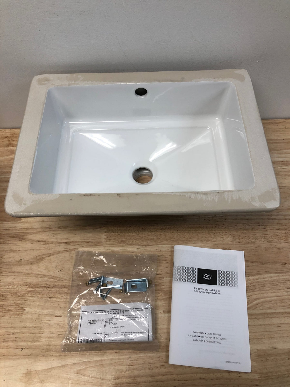 DXV DD20110000415 17-5/8 x 12-5/8 in. Rectangular Undermount Bathroom Sink in Canvas White