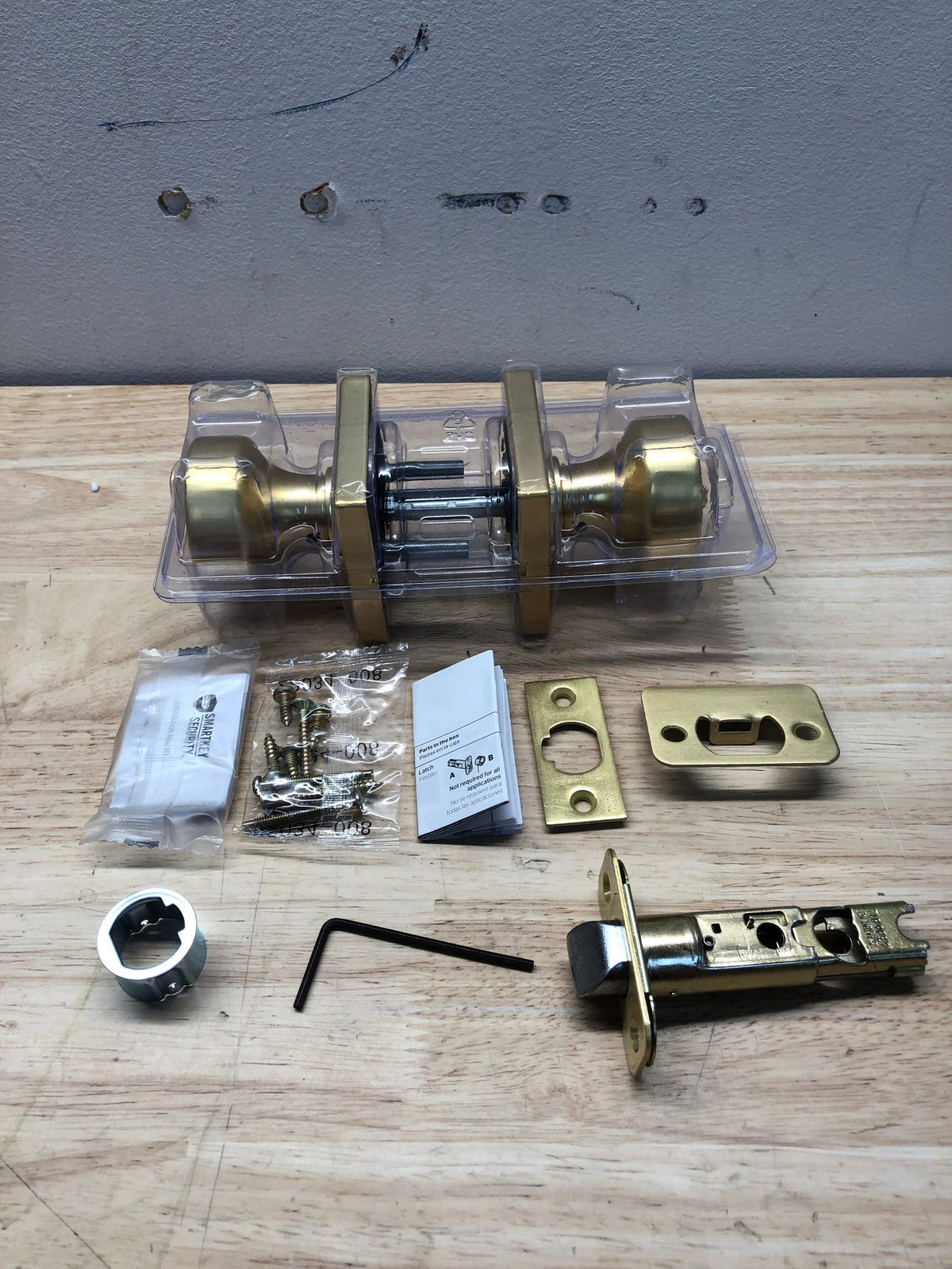 Kwikset 740PSKSQT-4S Pismo Single Cylinder Keyed Entry Door Knob Set with Square Rose and SmartKey - Satin Brass