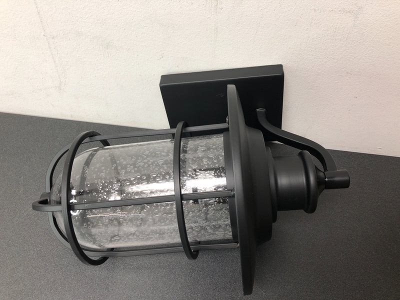 Globe electric 44308 Turner 1-Light Black Outdoor Wall Lantern Sconce