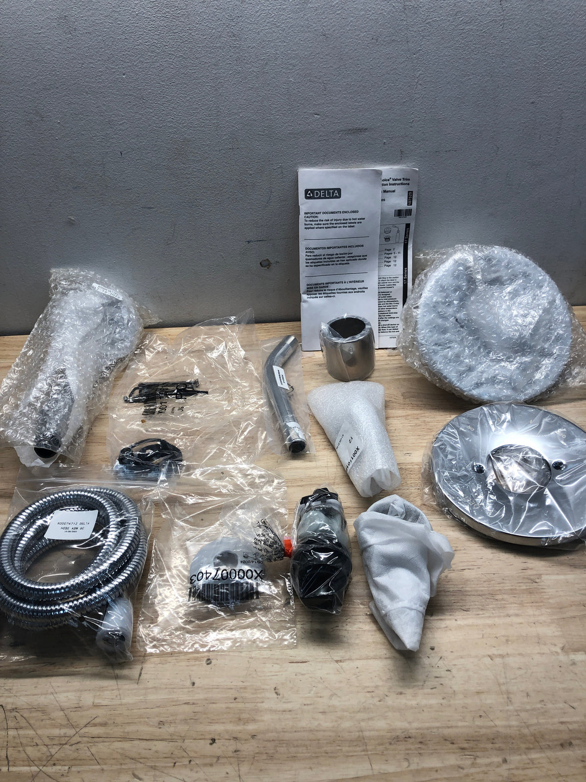 Delta Faucet Saylor 17 Series Chrome Shower Valve Trim Kit with In2ition 2-in-1 Shower Head with Handheld Spray, Shower Faucet Set, Shower Head and Handle Set, Chrome T17235-I (Valve Not Included)