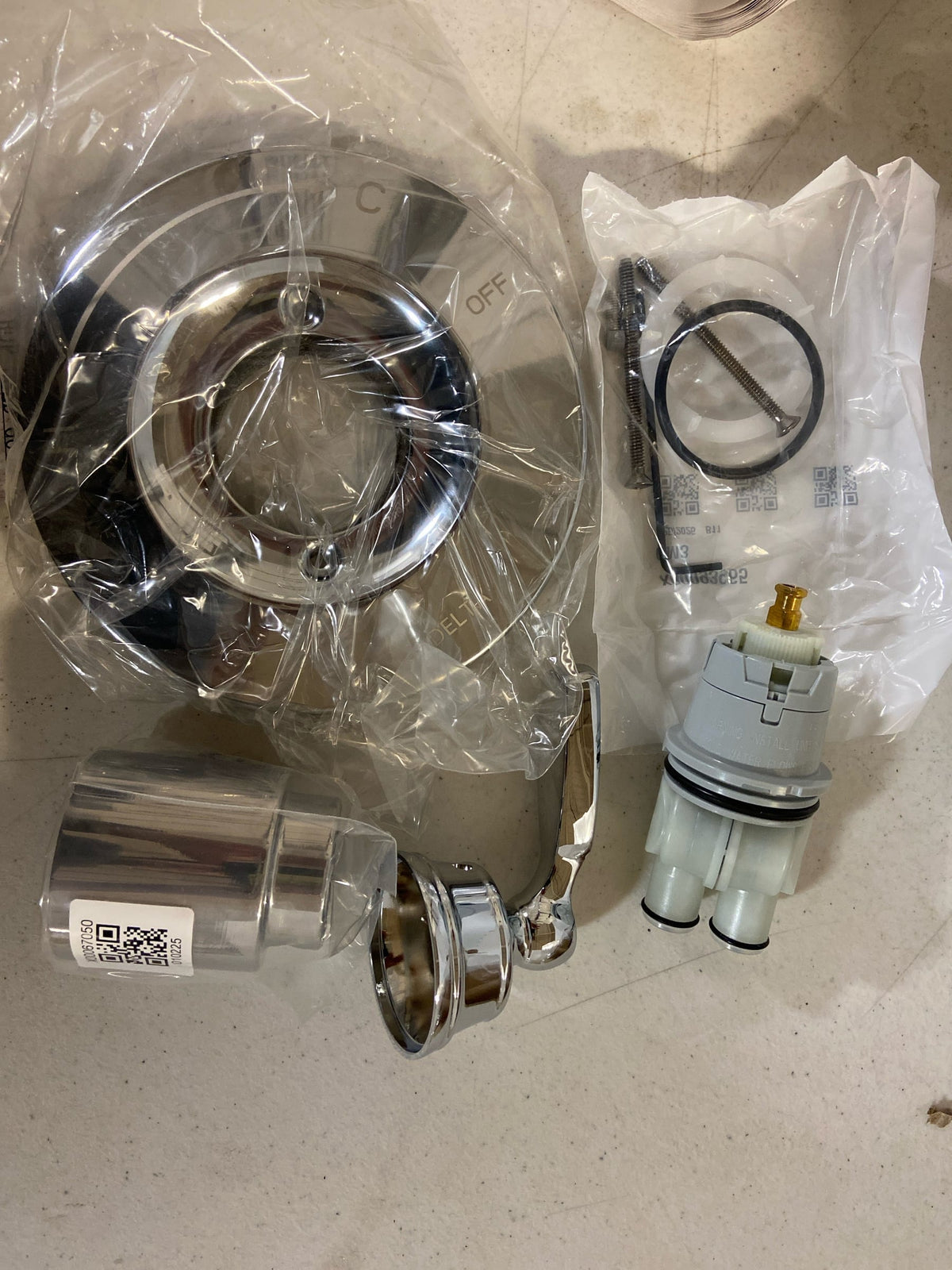 Delta T14032 Woodhurst 1-Handle Wall Mount Valve Trim Kit in Chrome (Valve Not Included)