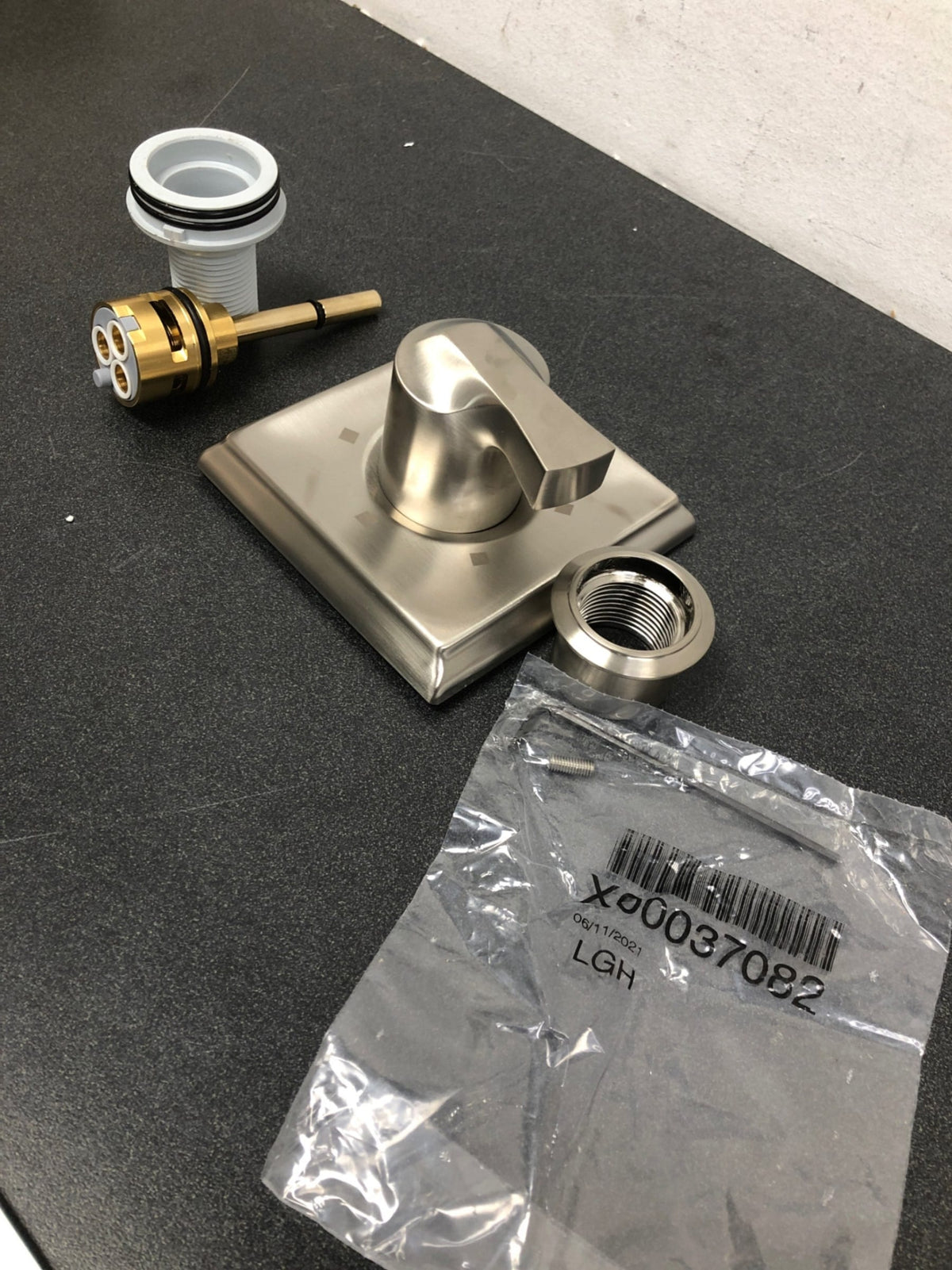 Delta T11951-SS Dryden Six Function Diverter Valve Trim Less Rough-In Valve - Three Independent Positions, Three Shared Positions - Brilliance Stainless