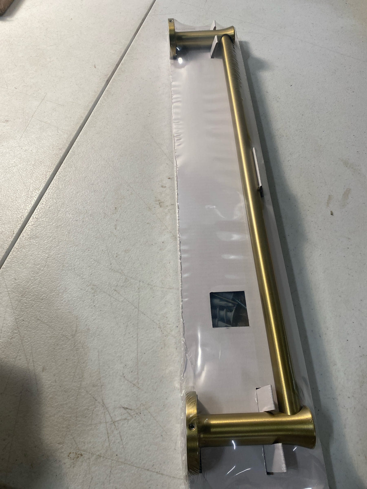 Glacier bay BTH-018-107-BG Lucien 18 in. Wall Mounted Towel Bar in Brushed Gold