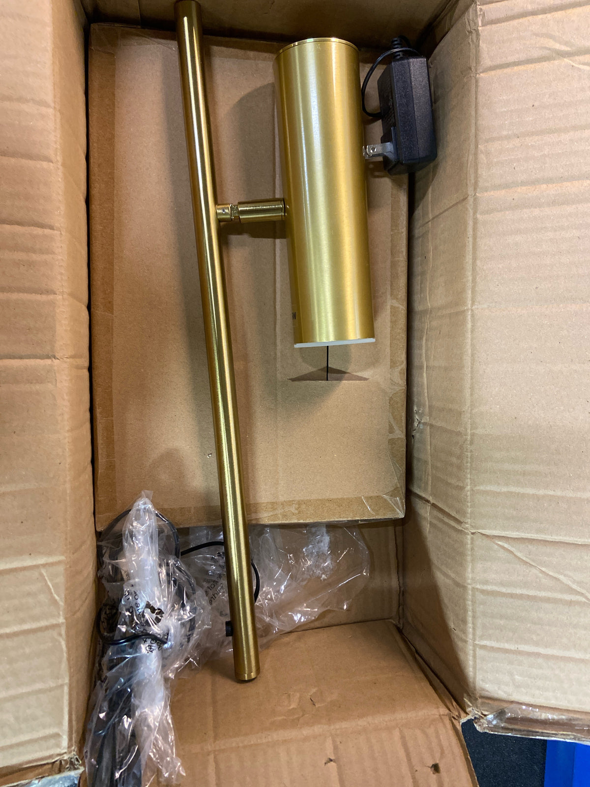 Dainolite Constance Table Lamp - 6W - Aged Brass Finish - Frosted Acrylic Diffuser