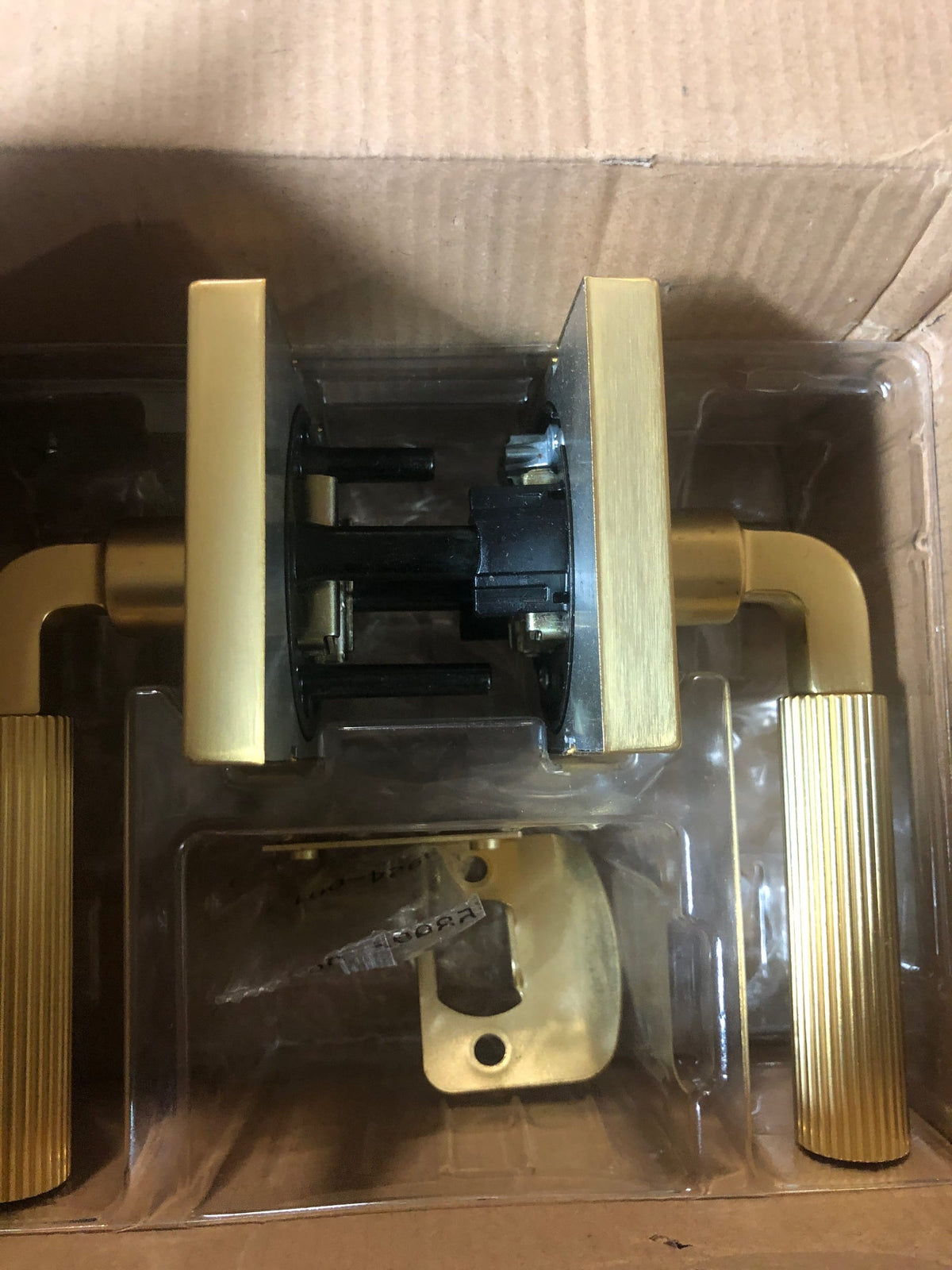 Kwikset 730MALRCT-4 Mirada Privacy Door Lever Set with Fluted Handle and Rectangle Rose - Satin Brass