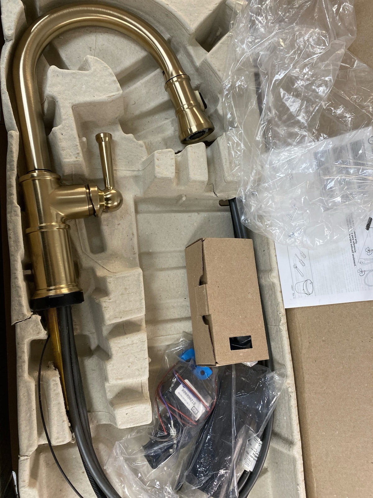 Brizo 64025LF-GL Artesso Pull-Down Kitchen Faucet with On/Off Touch Activation and Magnetic Docking Spray Head (5 Year on Electronic Parts) - Luxe Gold