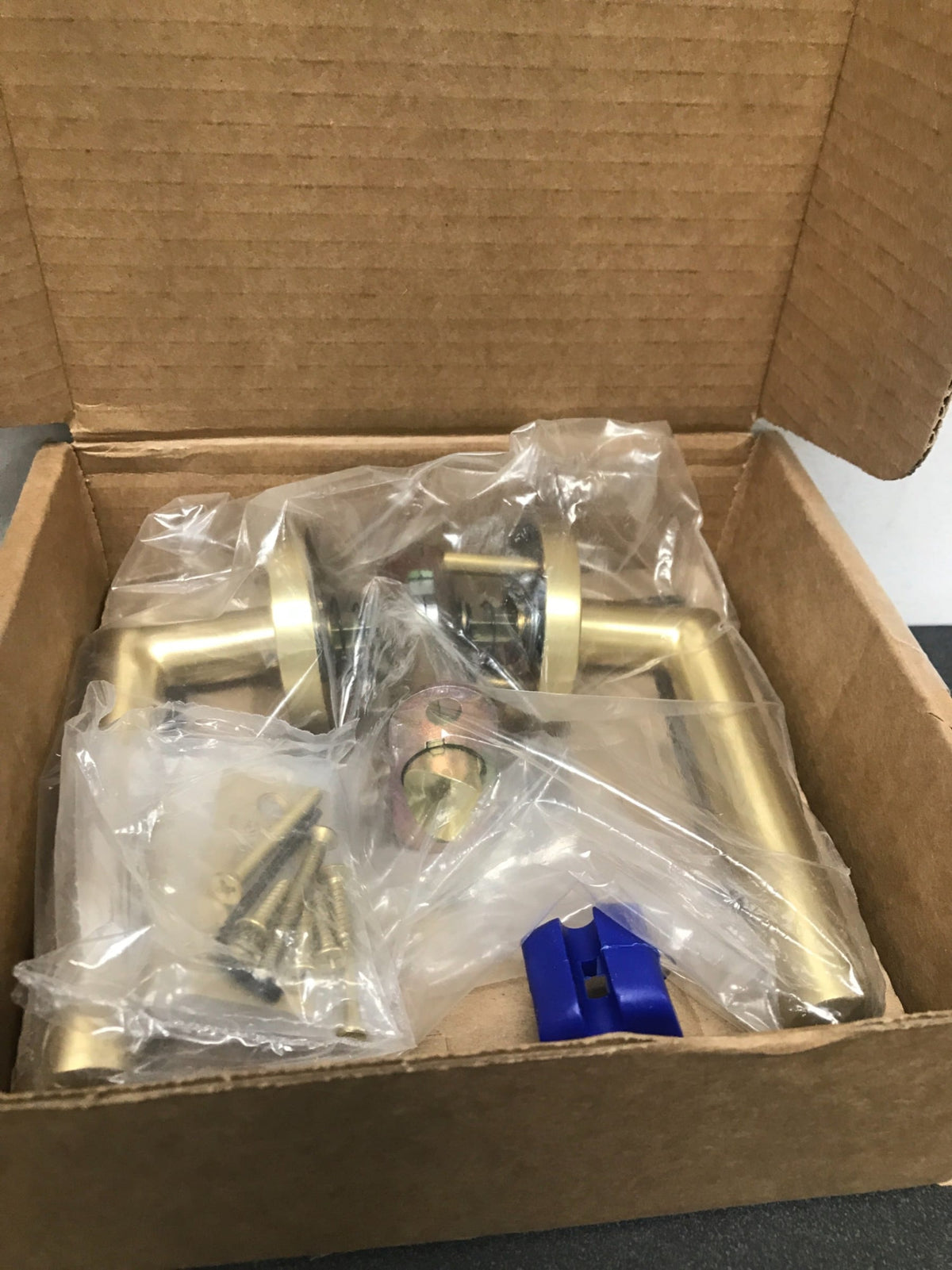 Emtek 5209STUUS4RH Stuttgart Right Handed Privacy Door Lever Set with Disk Rose from the Brass Modern Collection - Satin Brass