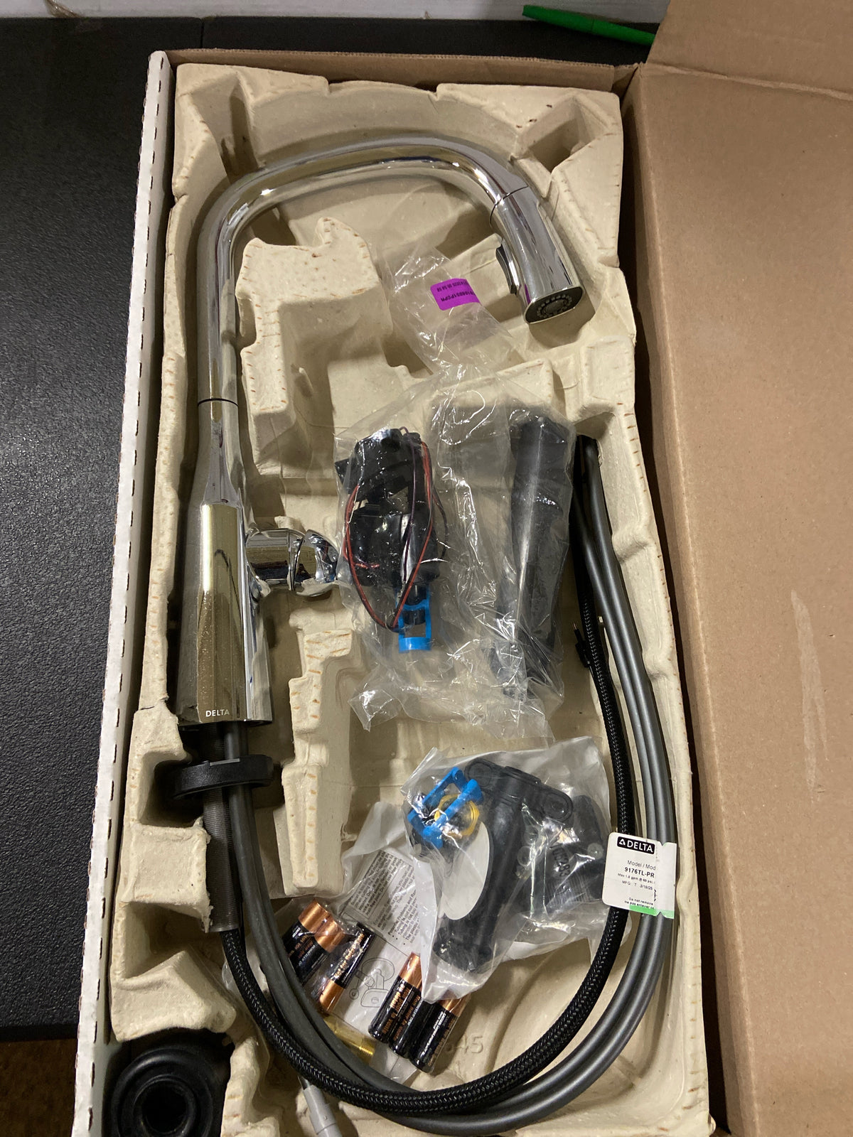 Delta 9176TL-PR-DST Stryke 1.8 GPM Single Hole Pull Down Touchless Kitchen Faucet with Touch2O, MagnaTite, Diamond Seal and Touch-Clean Technologies - Lumicoat Chrome