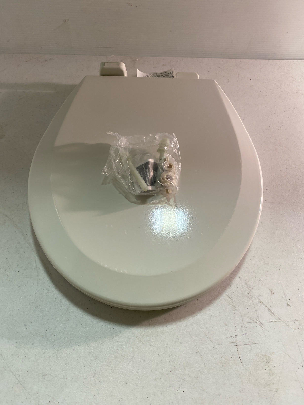 Bemis 500TTT 000 Round Closed-Front Toilet Seat with Stay·Tite Seat Fastening System and Precision Seat Fit - White