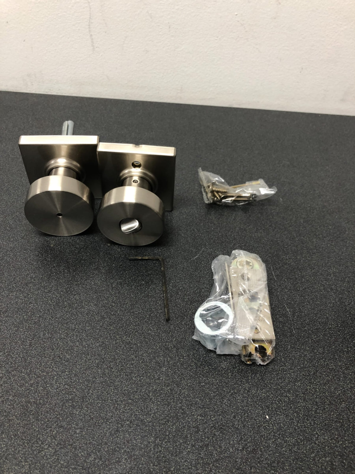 Kwikset 730PSKSQT-15 Pismo Privacy Door Knob Set with Square Rose - Satin Nickel