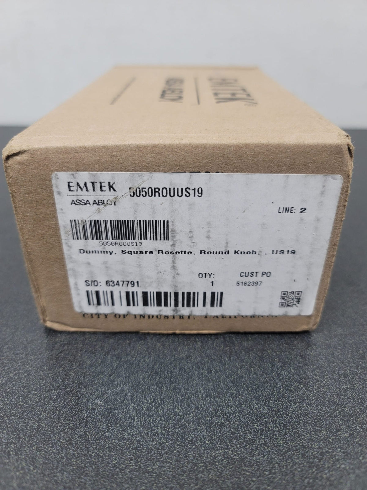 Emtek 5050ROUUS19 Round Knobset Non-Turning Two-Sided Dummy Door Knob Set with Square Rose - Flat Black