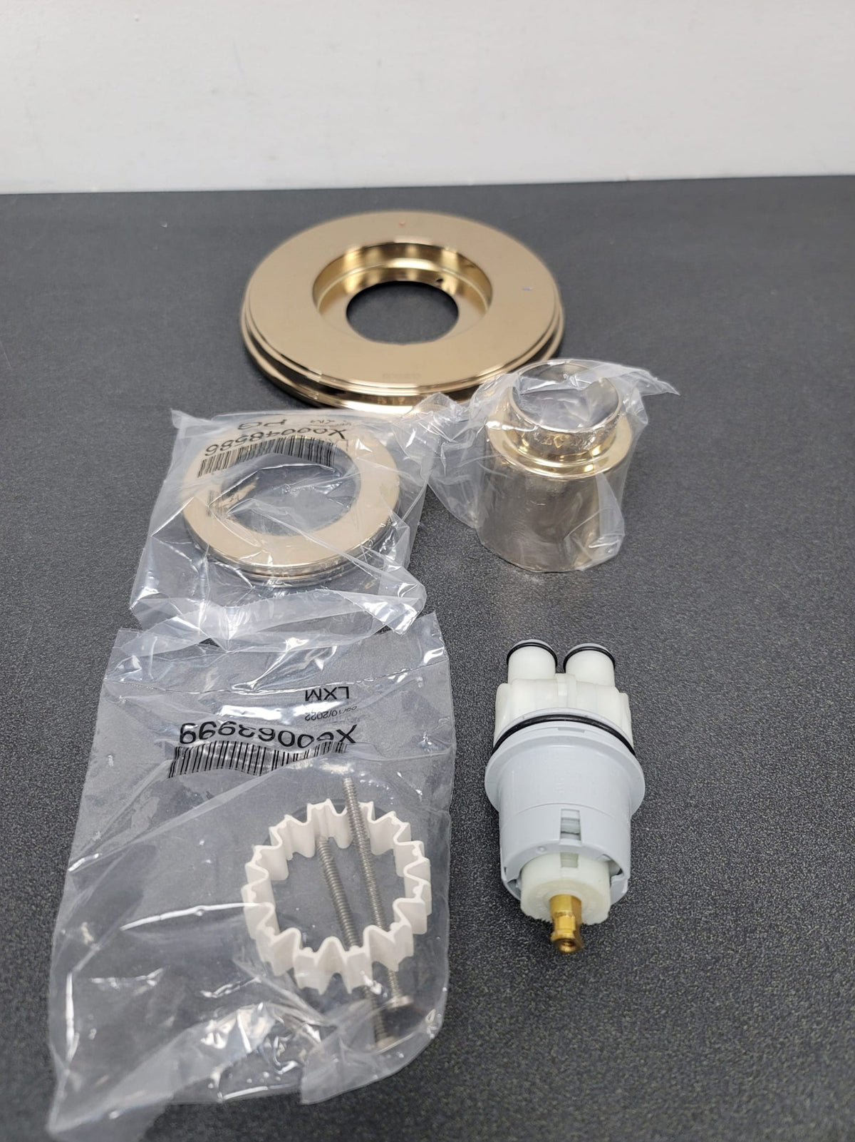 Brizo T60P076-PGLHP Invari Single Function Pressure Balanced Valve Trim Only, Less Rough In and Handle - Polished Gold