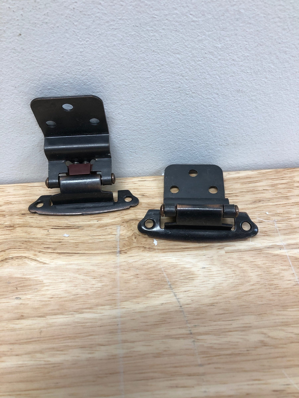 Hickory Hardware P243-OBH Partial Inset Traditional Cabinet Door Hinge with Self Closing Function (Package of 2) - Oil-Rubbed Bronze