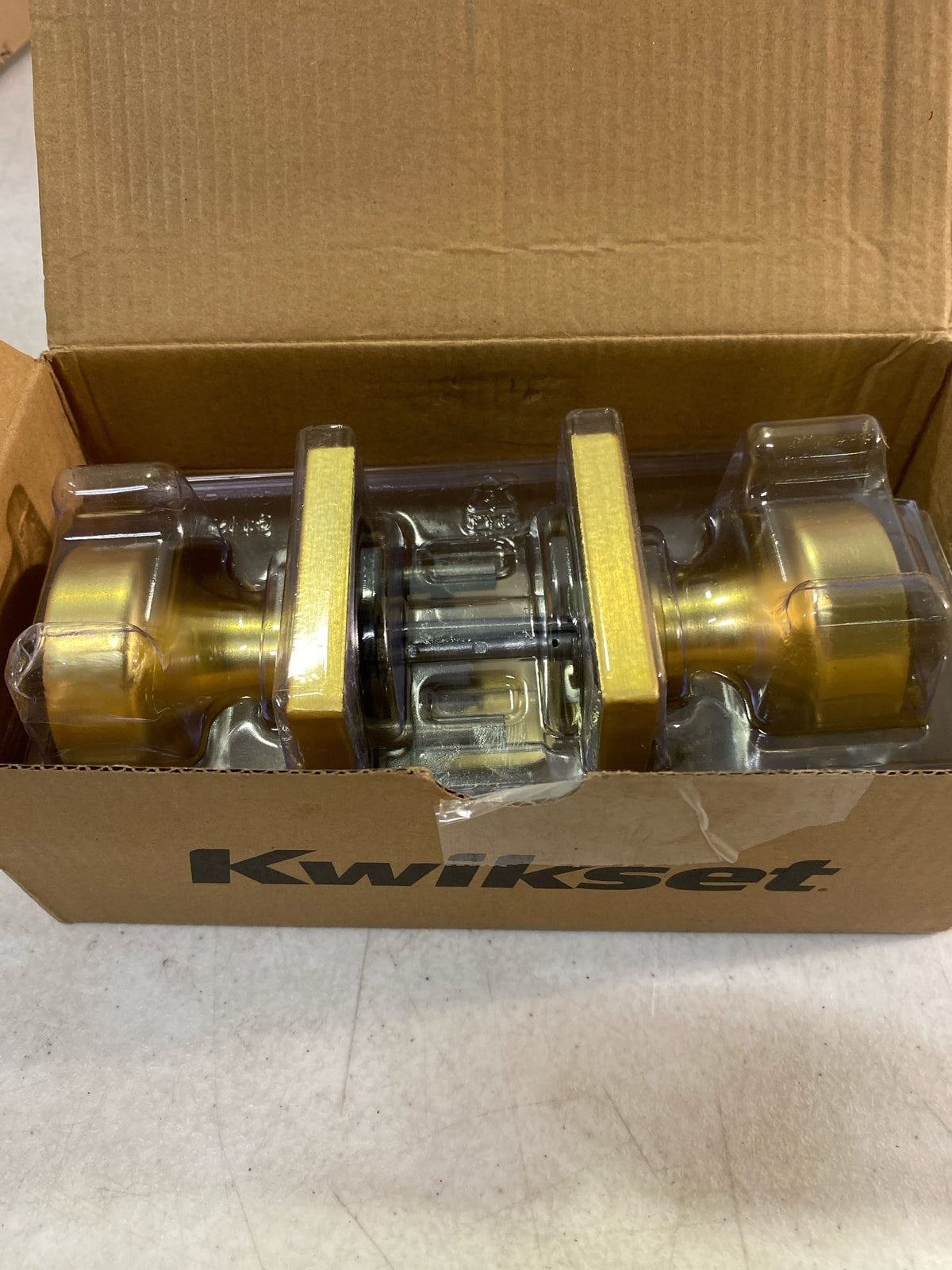 Kwikset 740PSKSQT-4S Pismo Single Cylinder Keyed Entry Door Knob Set with Square Rose and SmartKey - Satin Brass