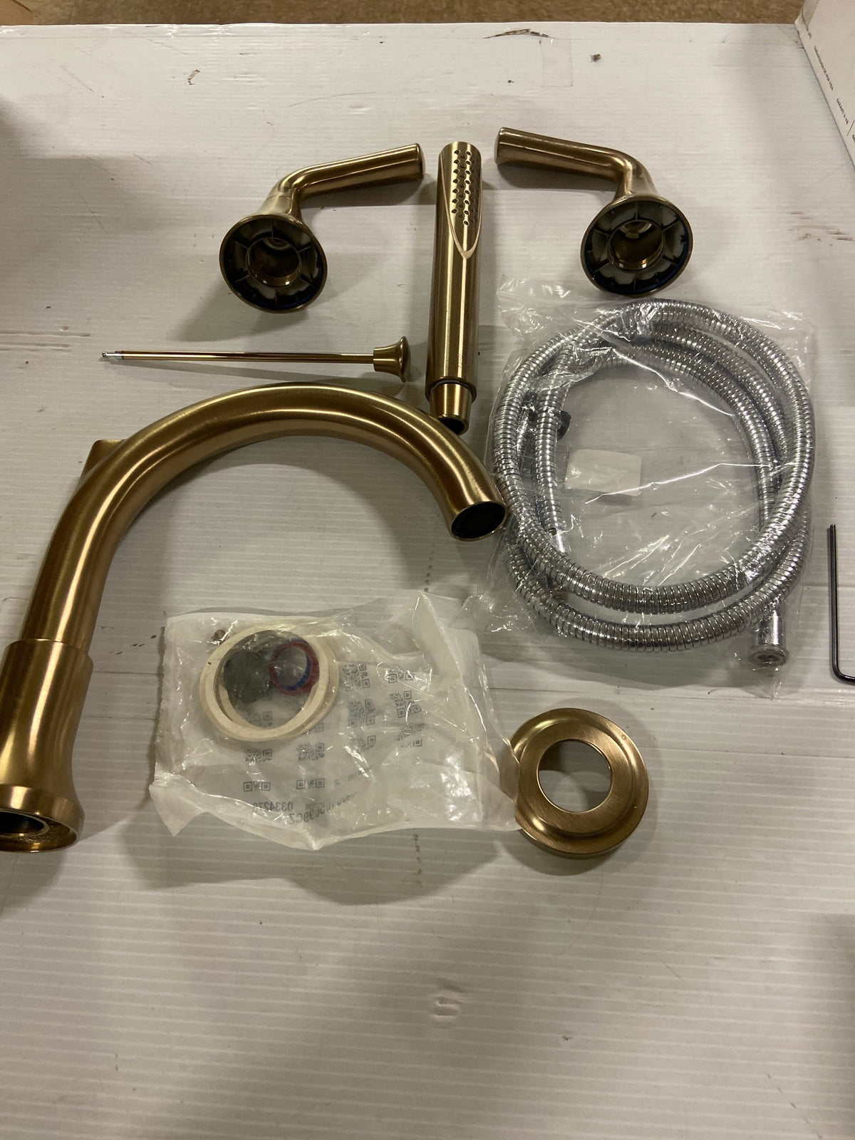 Delta T4733-CZ Kayra Deck Mounted Roman Tub Filler with Built-In Diverter - Includes Hand Shower - Champagne Bronze