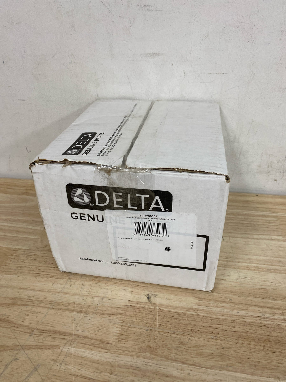 Delta RP72568CZ Gold 1-Spray Patterns 2.5 GPM 9.38 in. Wall Mount Fixed Shower Head in Champagne Bronze