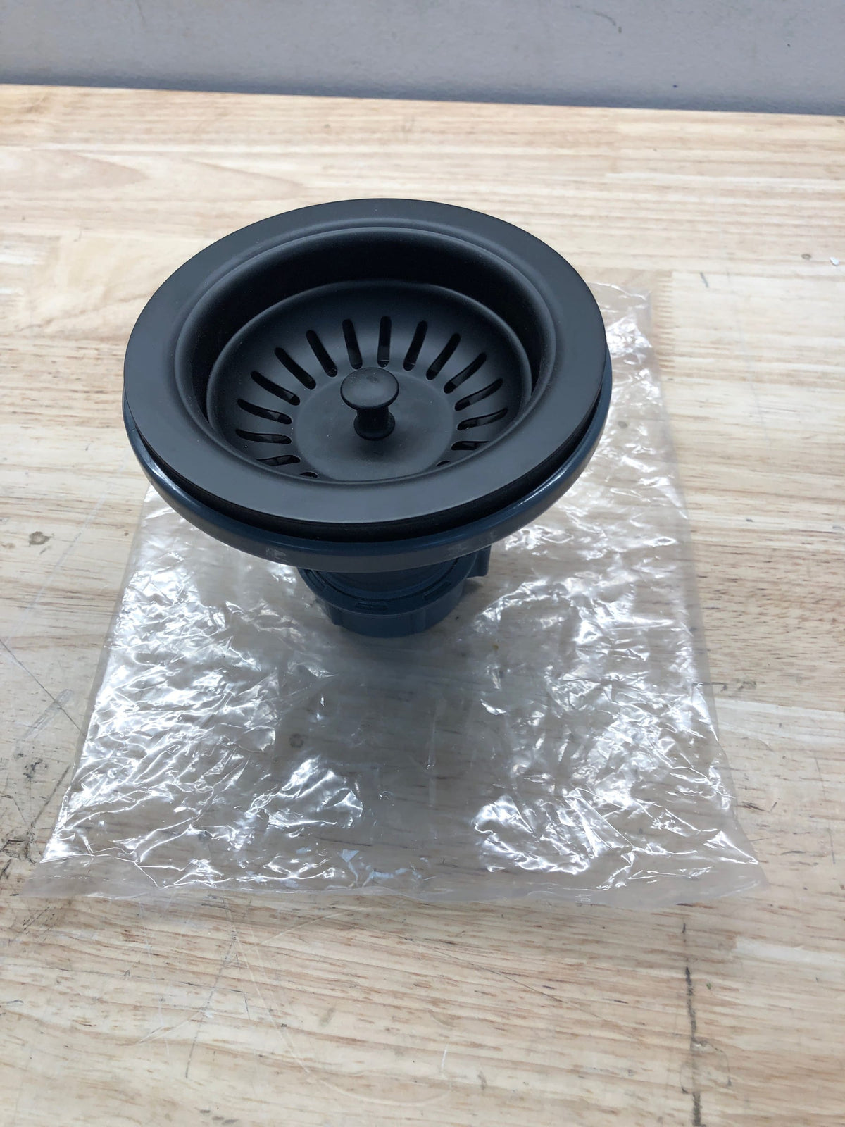 VIGO 4 in. Kitchen Sink Strainer in Matte Black - VGSTRAINERMB