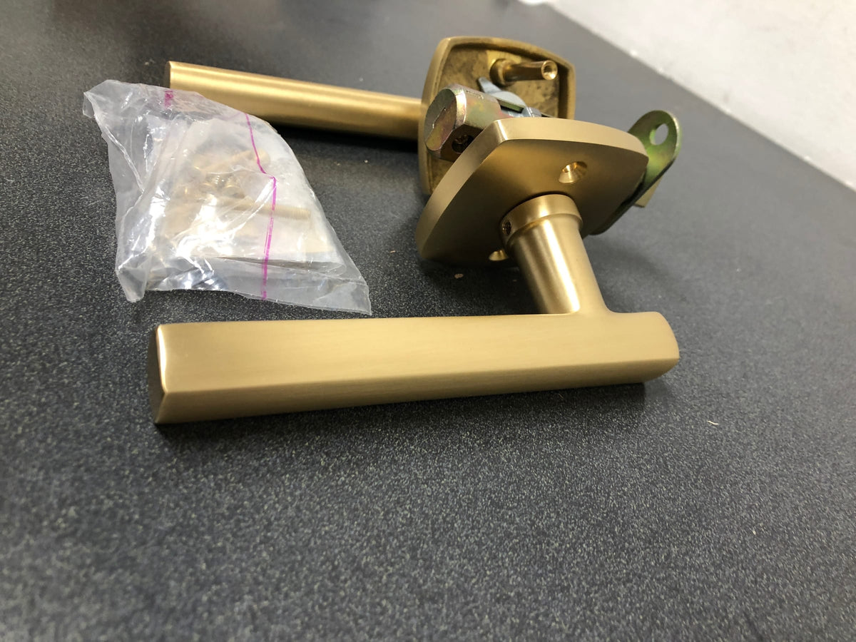 Emtek 5316FRLUS4RH Freestone Right Handed Passage Door Lever Set with Urban Modern Rose from the Urban Modern Collection - Satin Brass