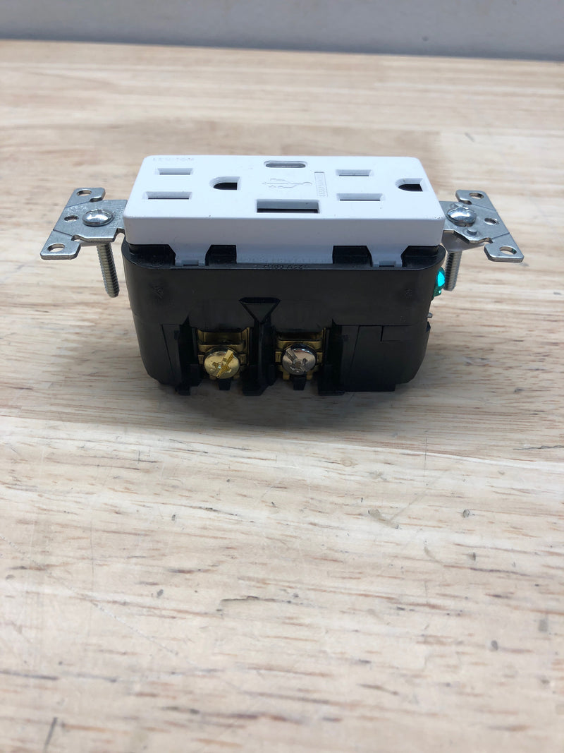 Leviton T5633-BW 3 Pack 15A 125V Decora Tamper Resistant Type A and Type C USB Charger Duplex Receptacle Outlet, White