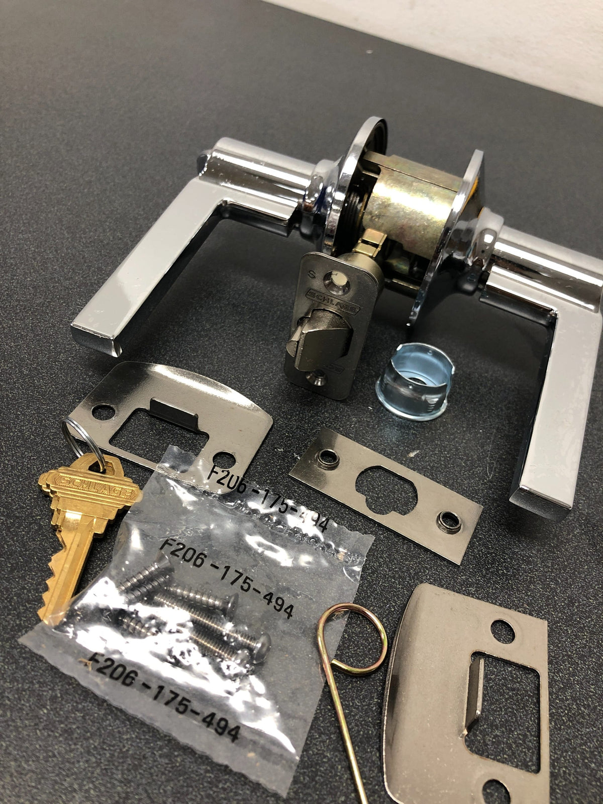 Unbranded F51A LAT 625 Bright Chrome Keyed Entry Latitude Door Lever