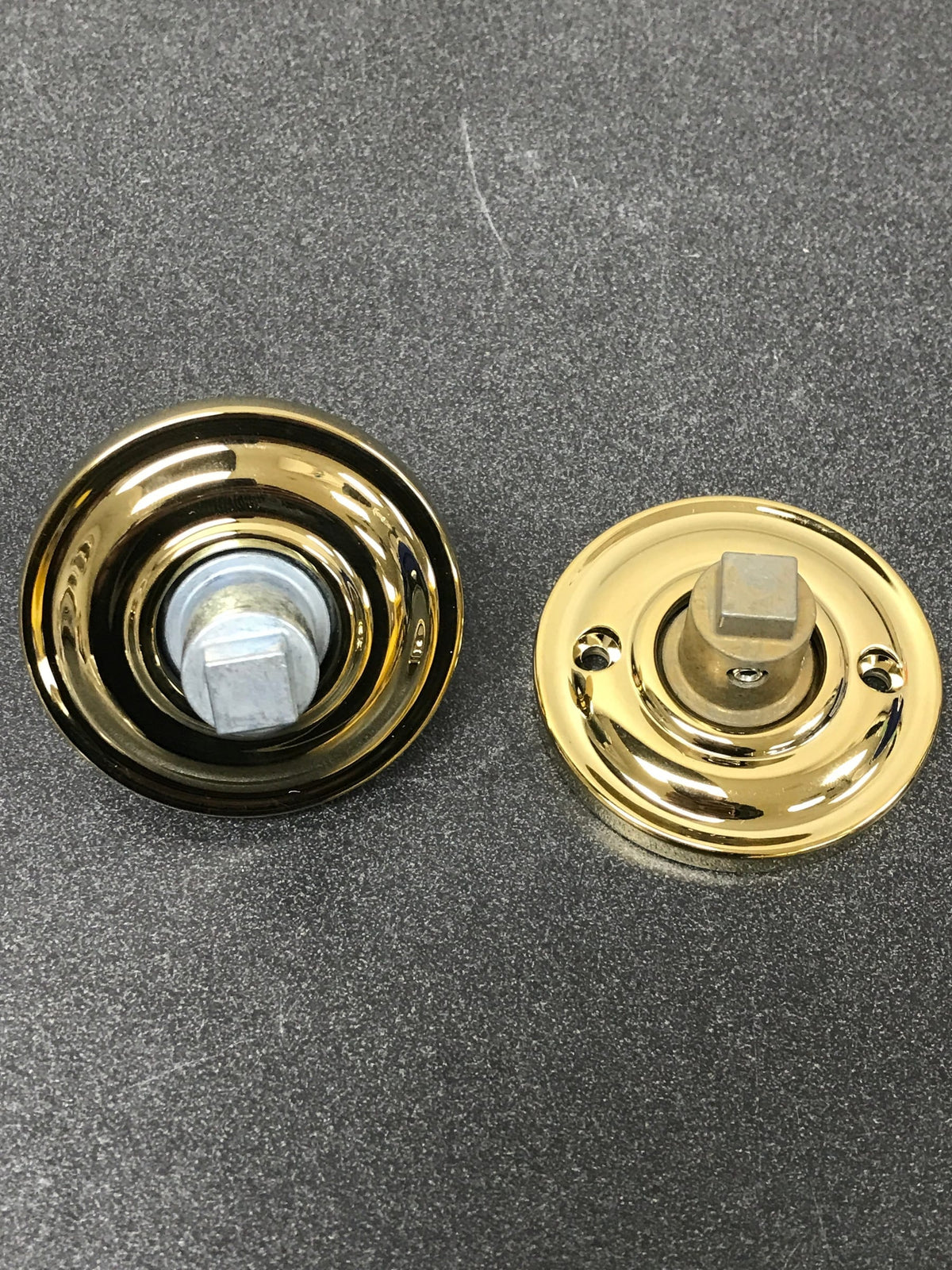 Baldwin FDROUTRR003 Round Non-Turning Two-Sided Dummy Door Knob Set with Round Rose - Polished Brass