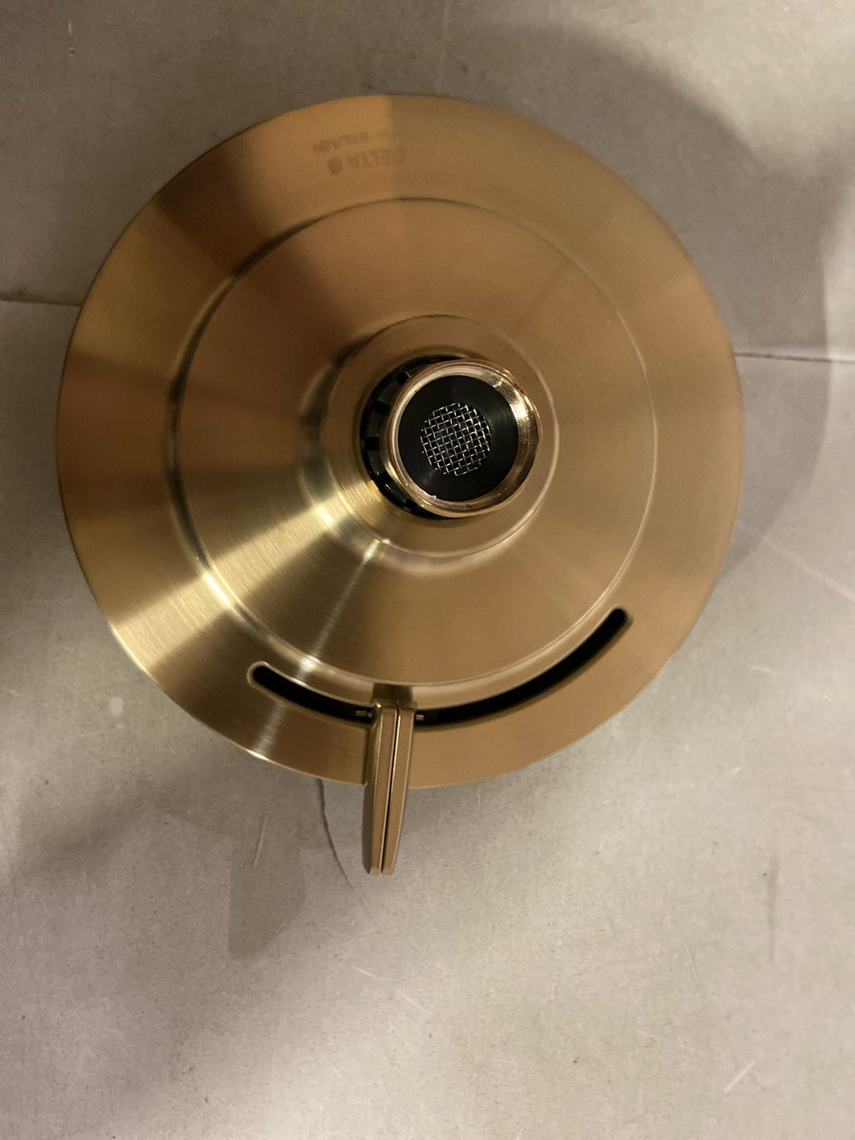 Delta 6-Setting Brushed Gold Shower Head with High Pressure Spray, 6 Inch Round Shower Head, Showerheads, 1.75 GPM Flow Rate, Champagne Bronze 52535-CZ
