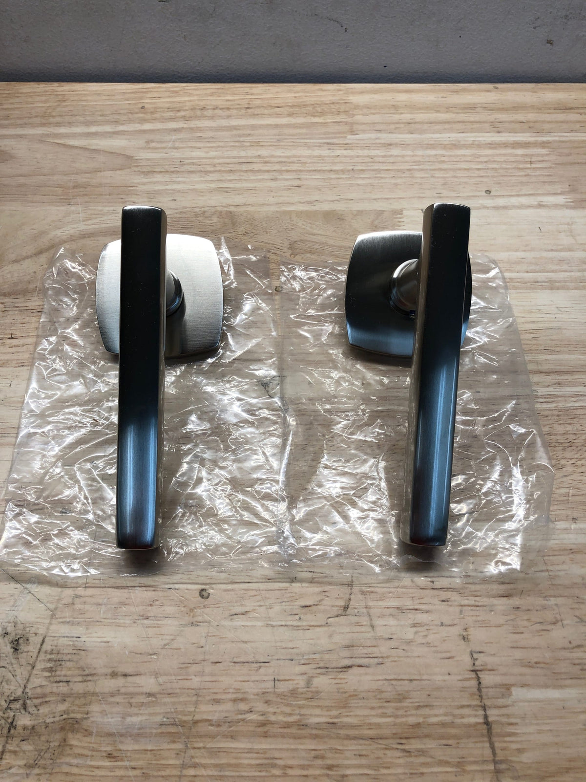 Emtek 5306FRLUS15RH Freestone Right Handed Non-Turning Two-Sided Dummy Door Lever Set with Urban Modern Rose from the Urban Modern Collection - Satin Nickel
