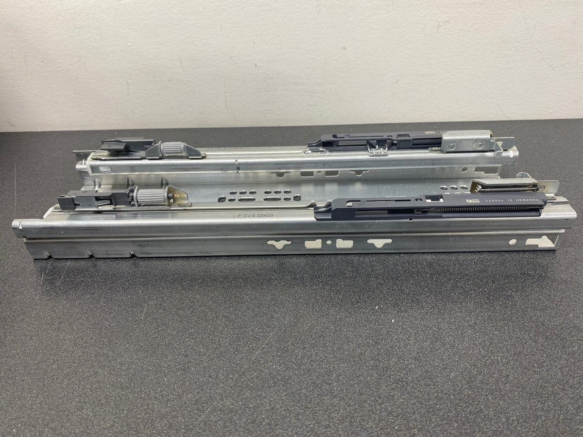 Hettich 9 209 799 Quadro 4D V6 15 Inch Full Extension Concealed Undermount Ball Bearing Drawer Slides with 90 lb. Weight Capacity and Soft Close - Zinc