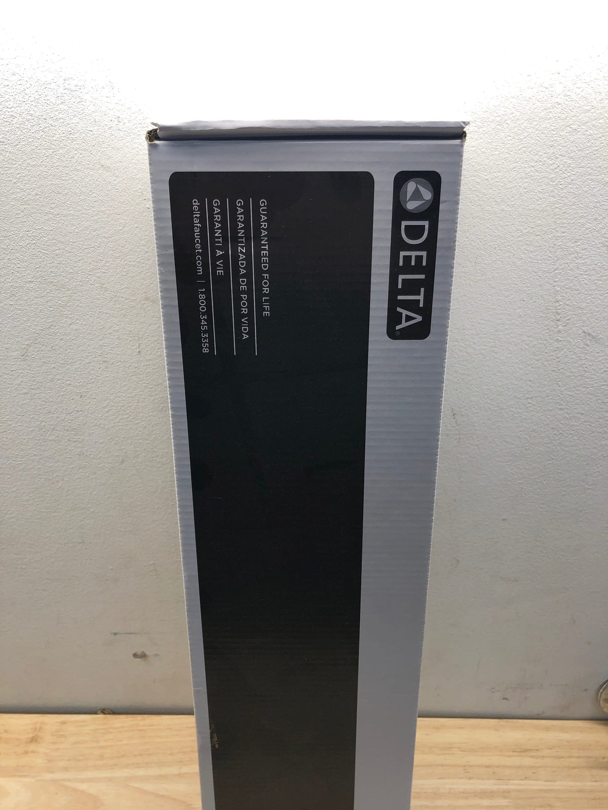 Delta 73318-CZ Kayra 18" Wall Mounted Towel Bar - Champagne Bronze
