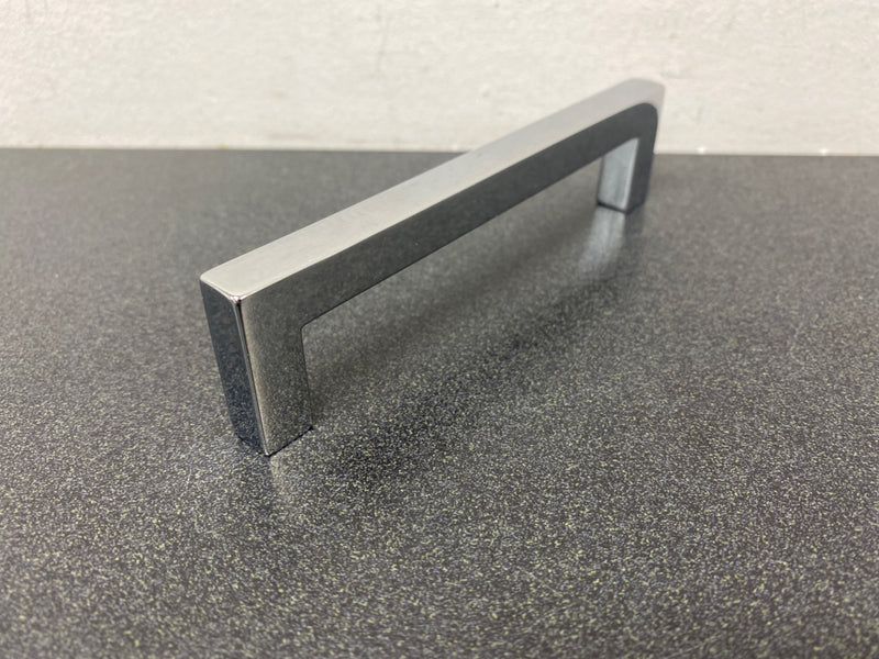 Emtek 86706US26 Warwick 5 Inch Center to Center Handle Cabinet Pull from the Modern Rectangular Collection - Polished Chrome