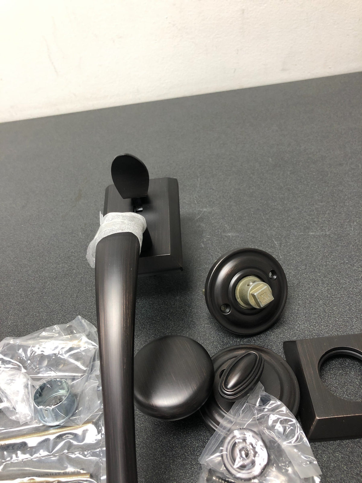 Baldwin Napa Standard C Keyway Single Cylinder Keyed Entry Handleset with Traditional Round Rose and Round Knob on Interior