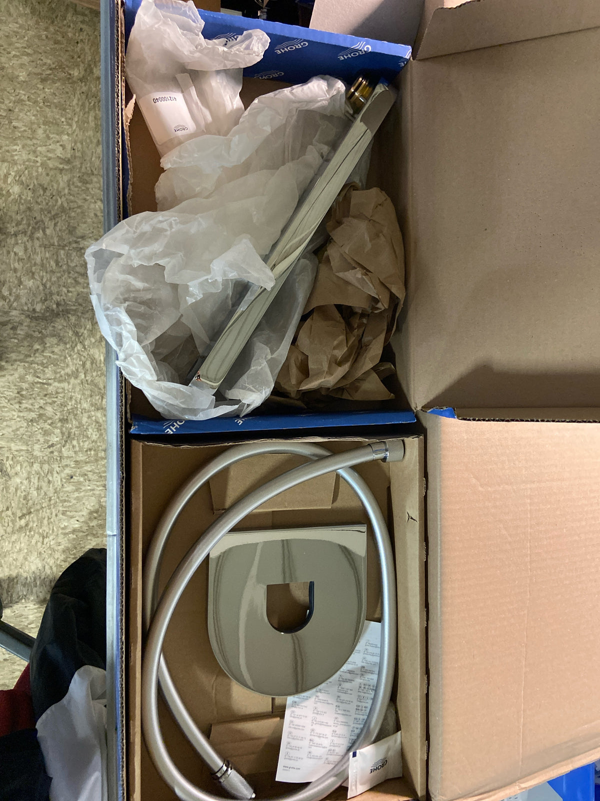 Grohe 23846003 Plus Floor Mounted Tub Filler with Built-In Diverter - Includes Hand Shower - Starlight Chrome