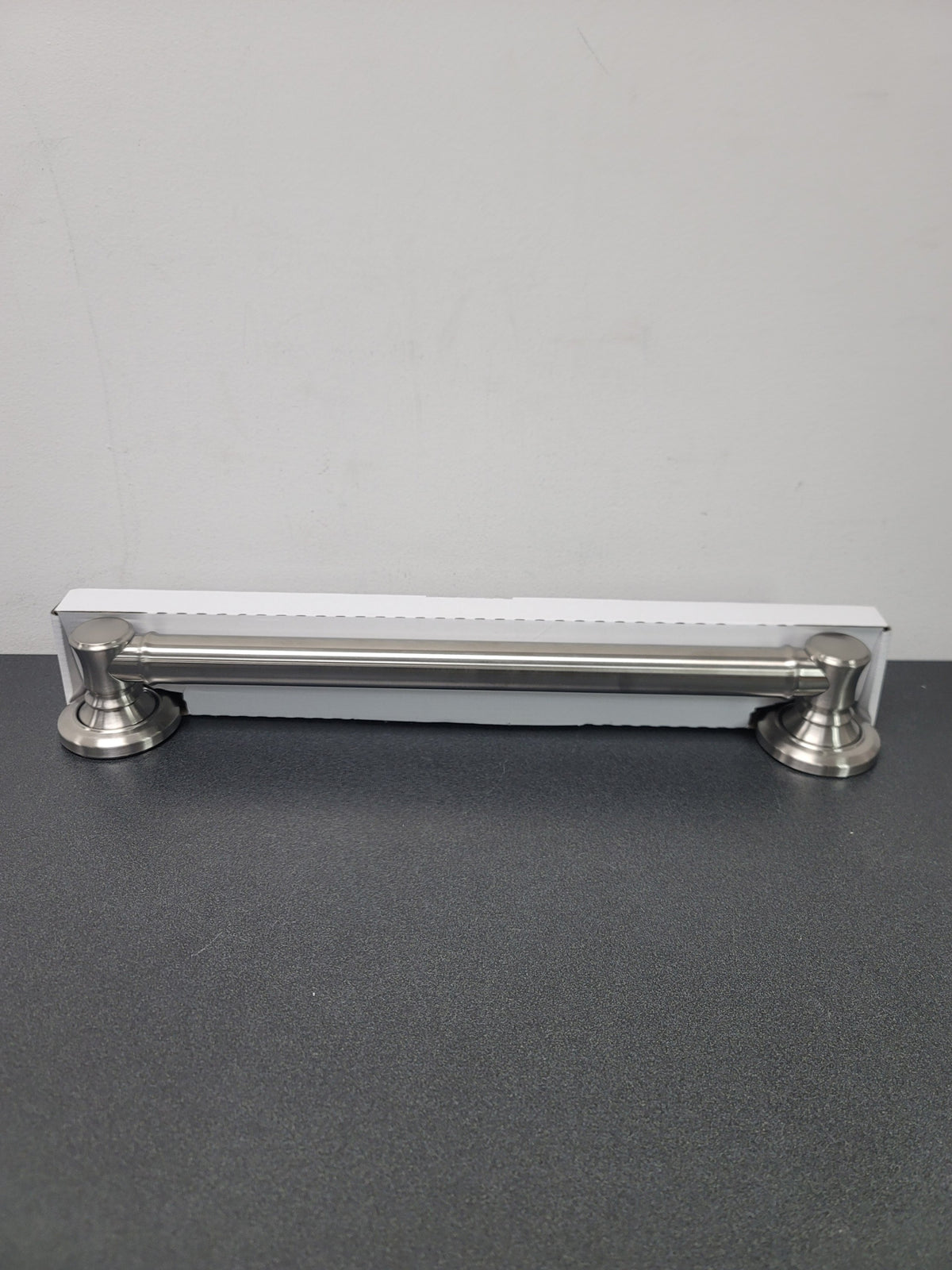 Delta 41618-SS 18" Traditional Grab Bar - Brilliance Stainless