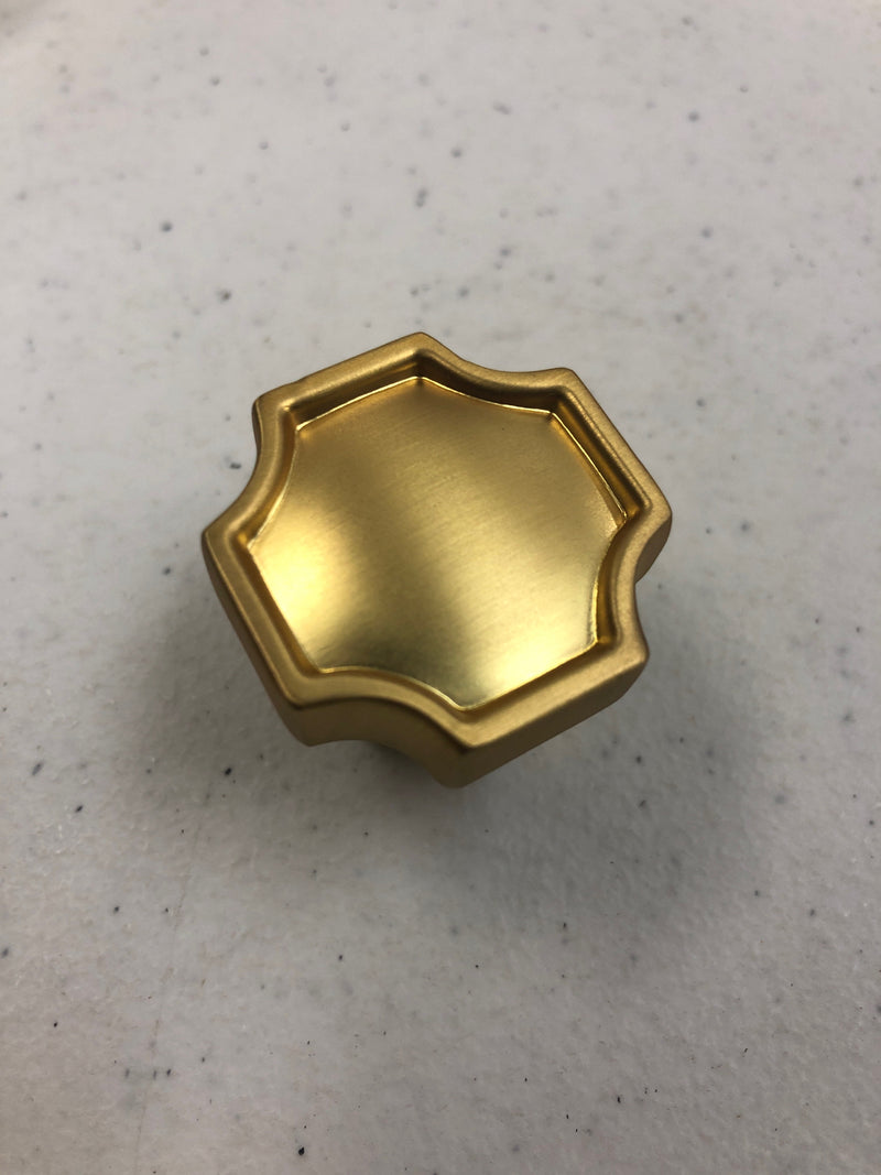 Belwith Keeler B076636-BGB Monarch 1-1/4 Inch (32 mm) Geometric Regal Shield Inspired Cabinet Knob / Drawer Knob - Brushed Golden Brass