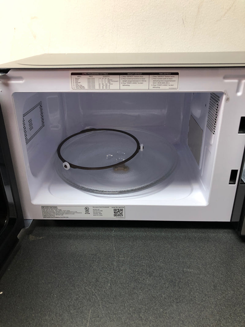 Black+decker 0.7 cu ft 700w microwave oven - black em720cpn-p