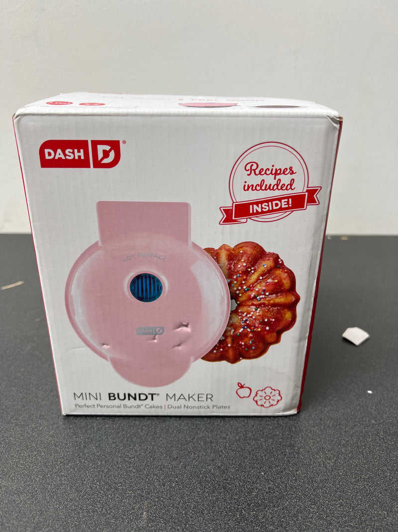 Dash mini bundt maker pink